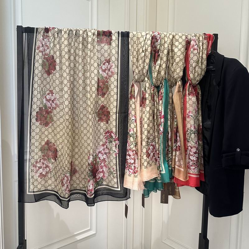 Gucci silk scarf 180-90cm E02